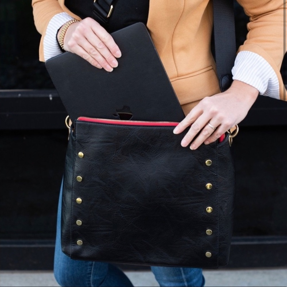 Social threads X Living in yellow crossbody bag. EUC.